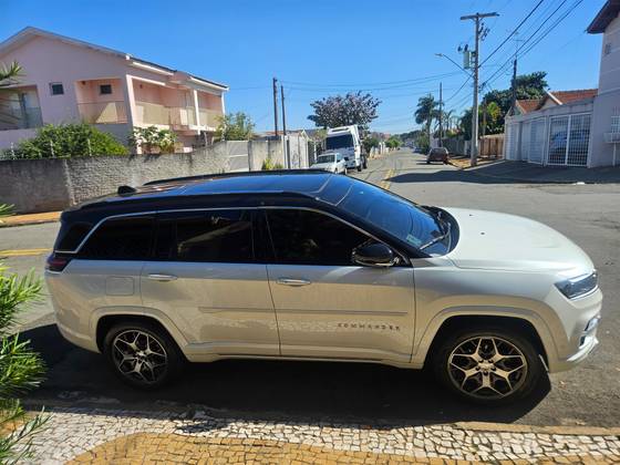 JEEP COMMANDER 1.3 T270 TURBO FLEX OVERLAND AT6 JEEP COMMANDER 1.3 T270 TURBO FLEX OVERLAND AT6